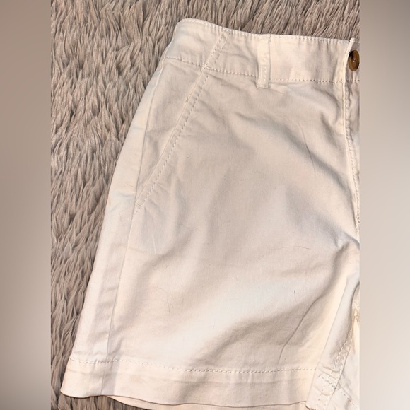 Ann Taylor LOFT white chino style shorts size 4. - Picture 3 of 7